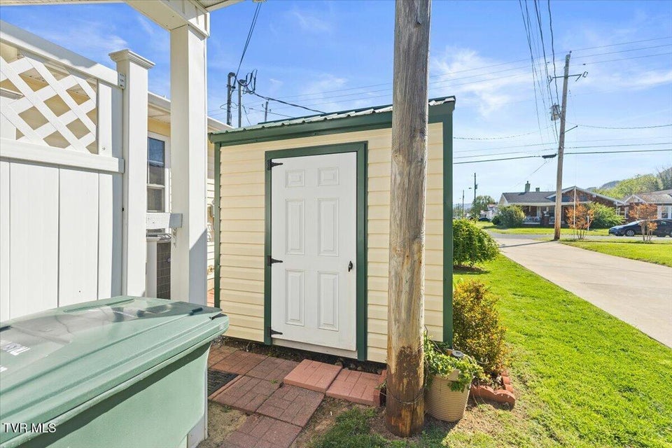 Photo #26: 703 Main Street