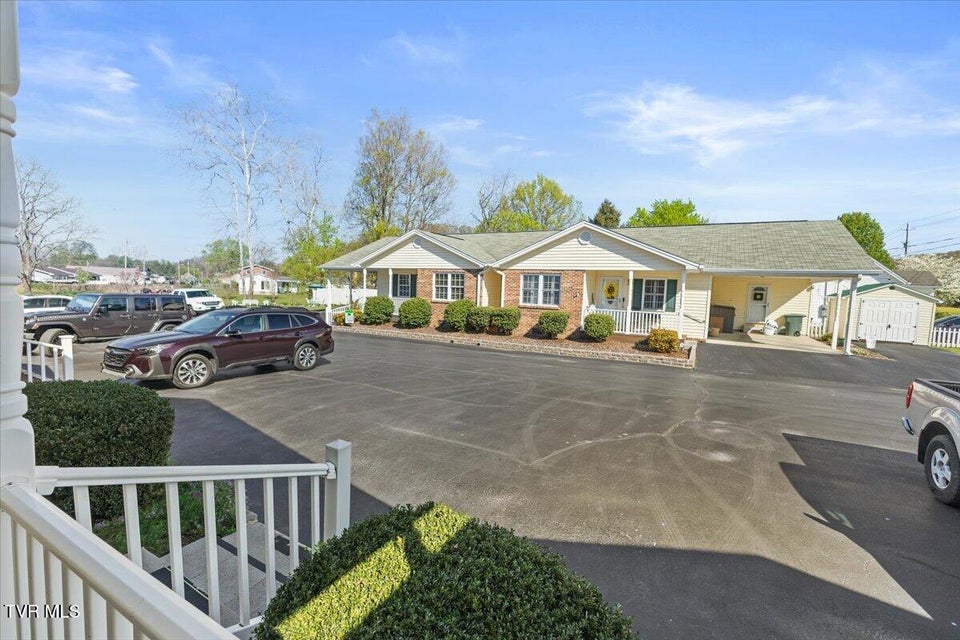 Photo #28: 703 Main Street