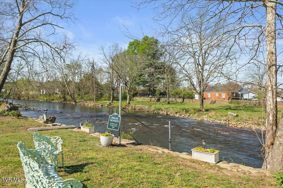 Photo #32: 703 Main Street