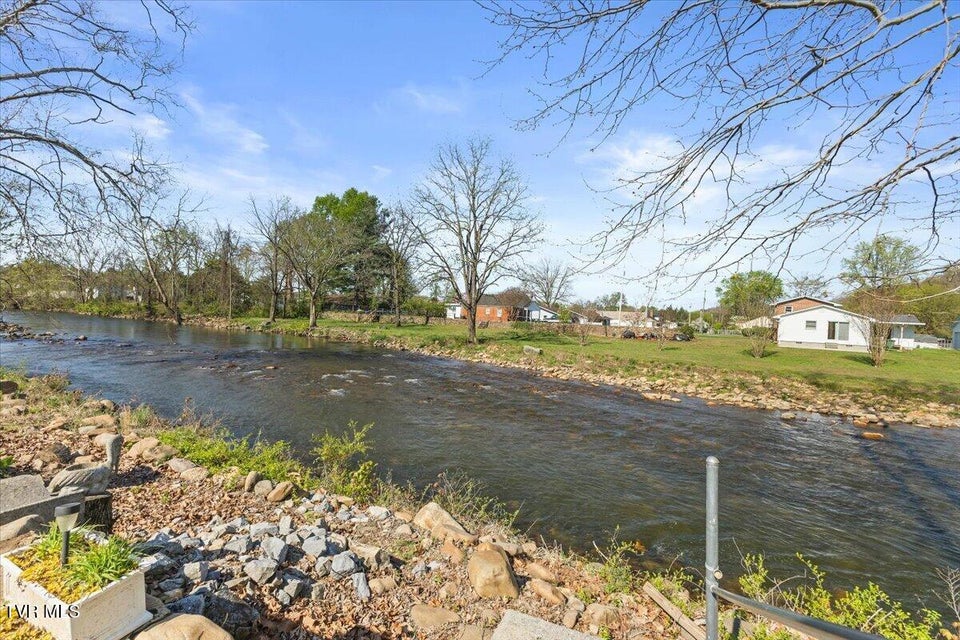 Photo #33: 703 Main Street