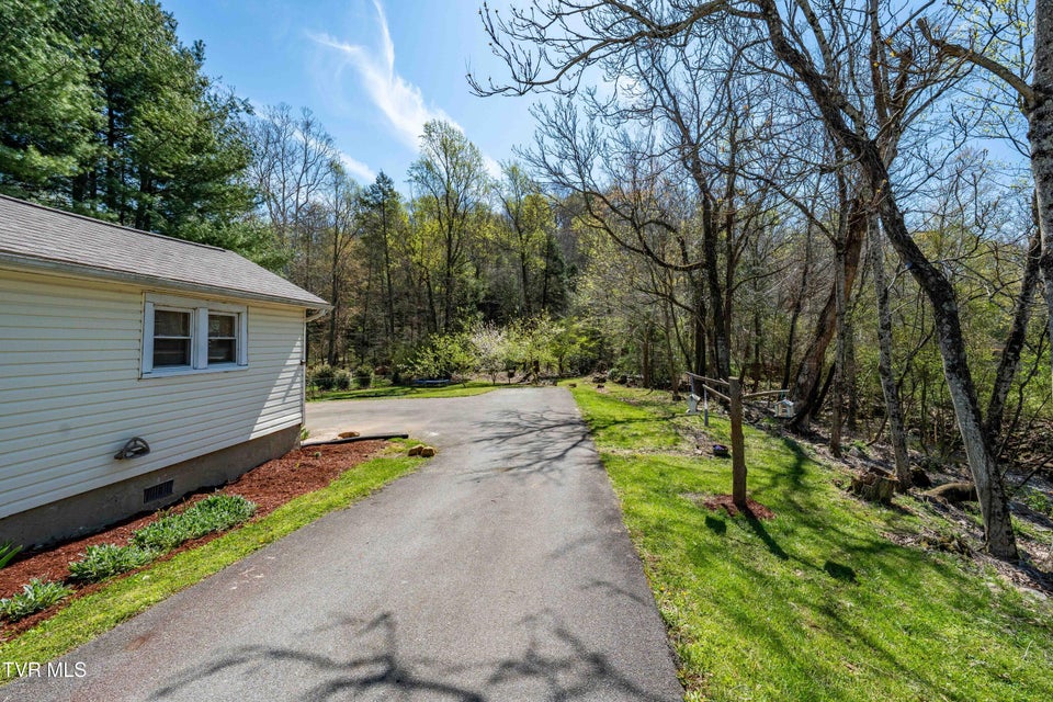 Photo #33: 1676 Tn-91 