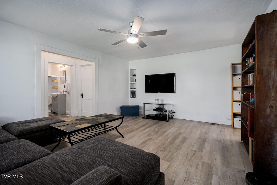 Photo #13: 1676 Tn-91 