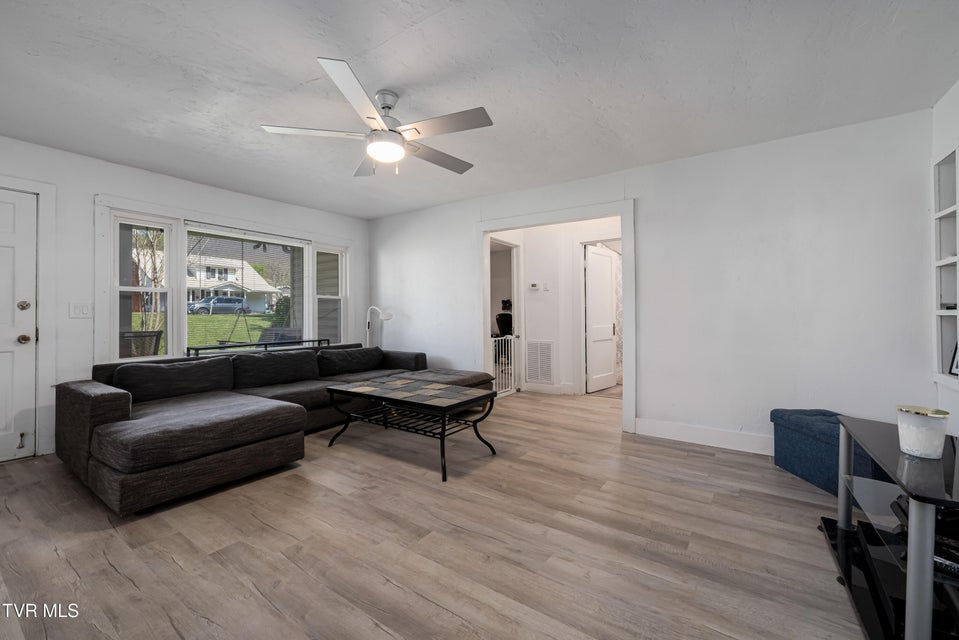 Photo #12: 1676 Tn-91 