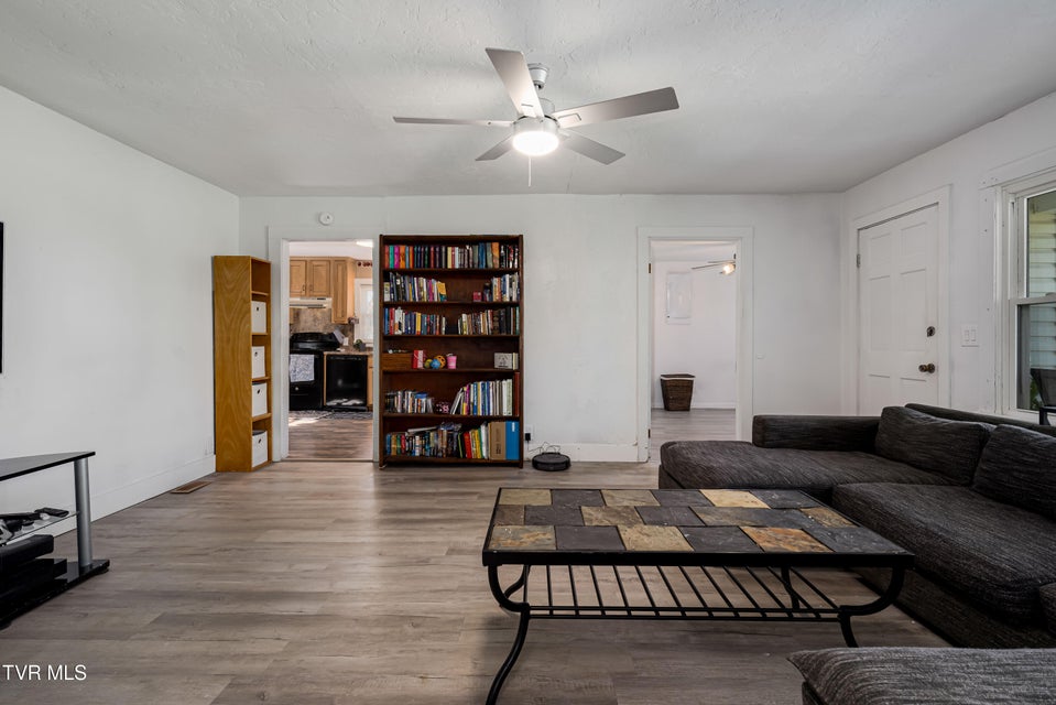 Photo #15: 1676 Tn-91 