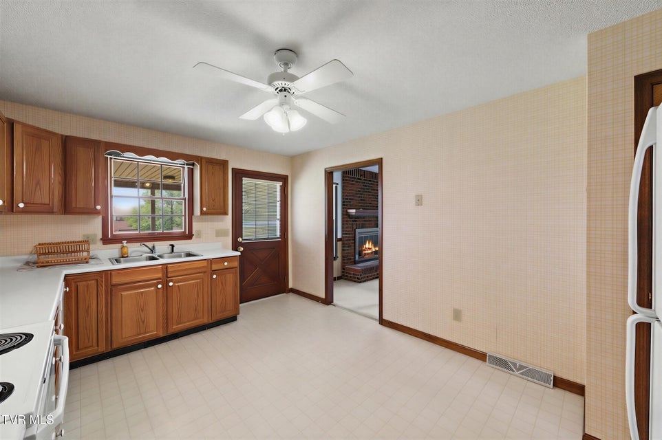 Photo #16: 108 Smokey View Drive