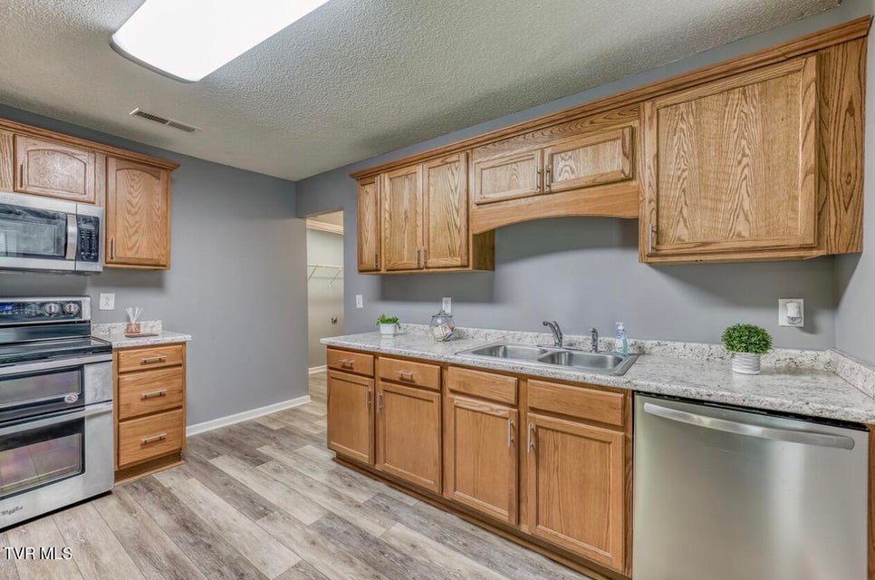 Photo #23: 1111 Lowell Street