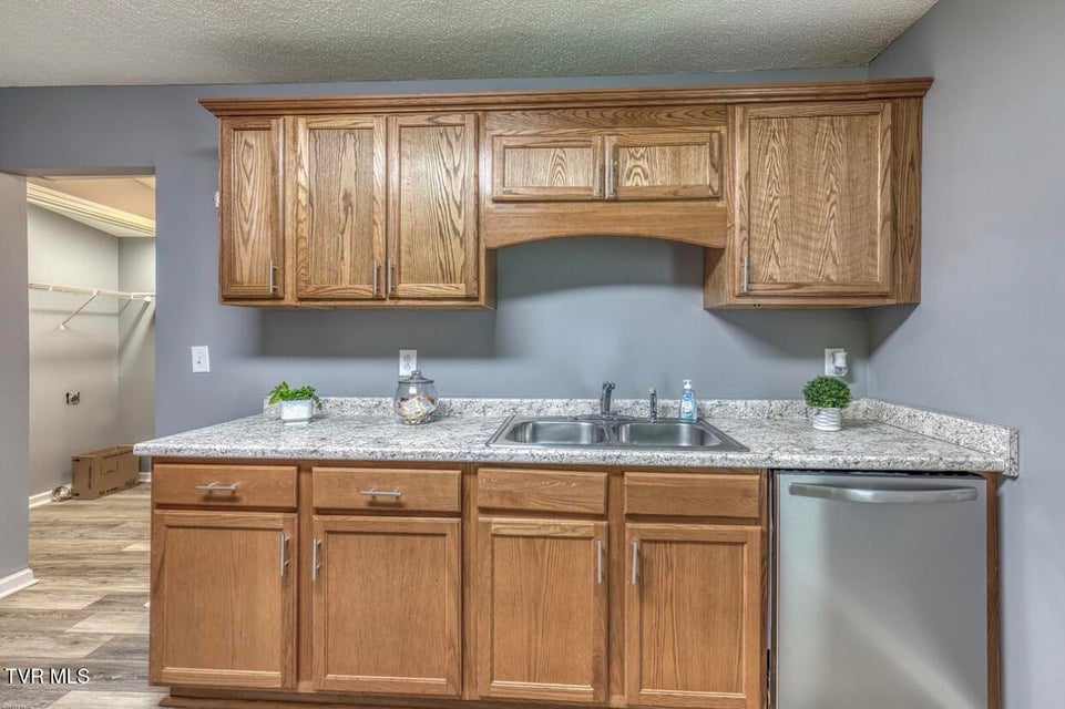 Photo #26: 1111 Lowell Street