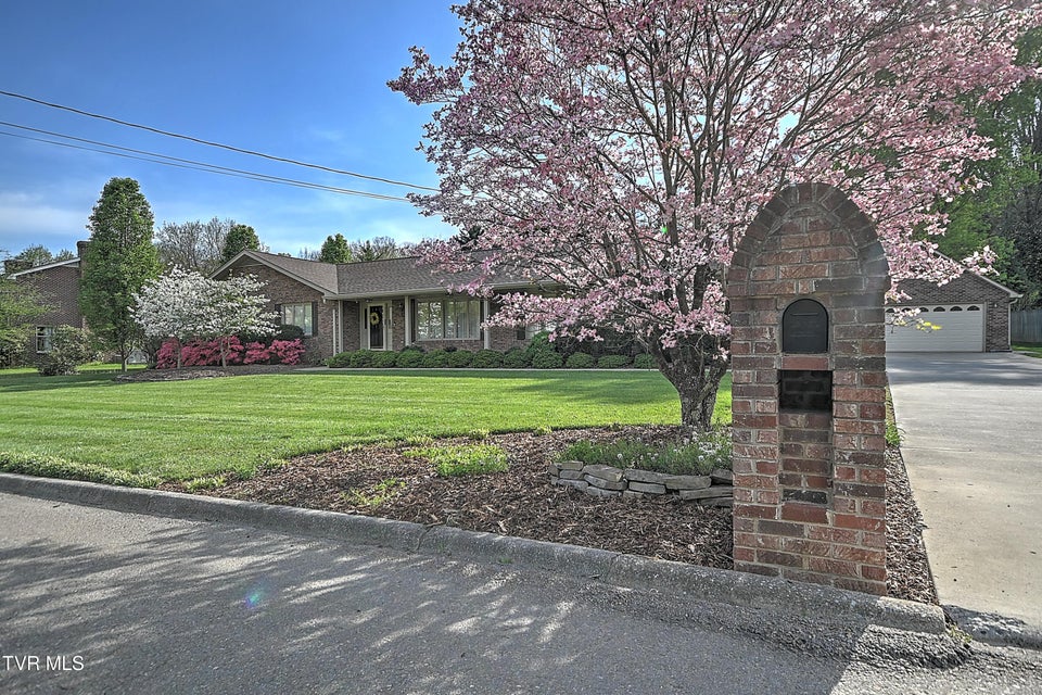 Photo #10: 2704 Suffolk Street