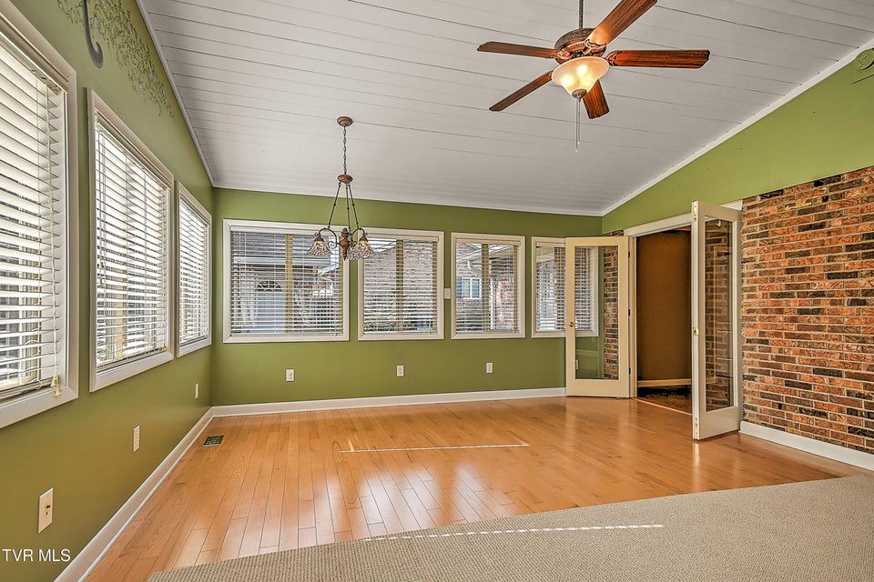 Photo #31: 2704 Suffolk Street