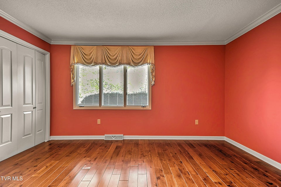 Photo #33: 2704 Suffolk Street