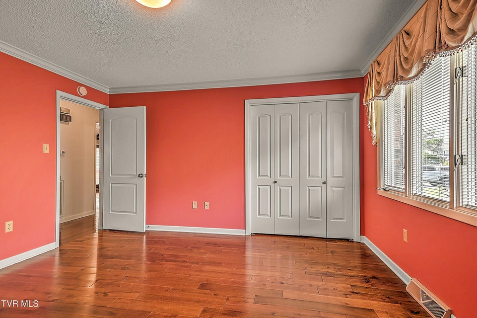 Photo #34: 2704 Suffolk Street