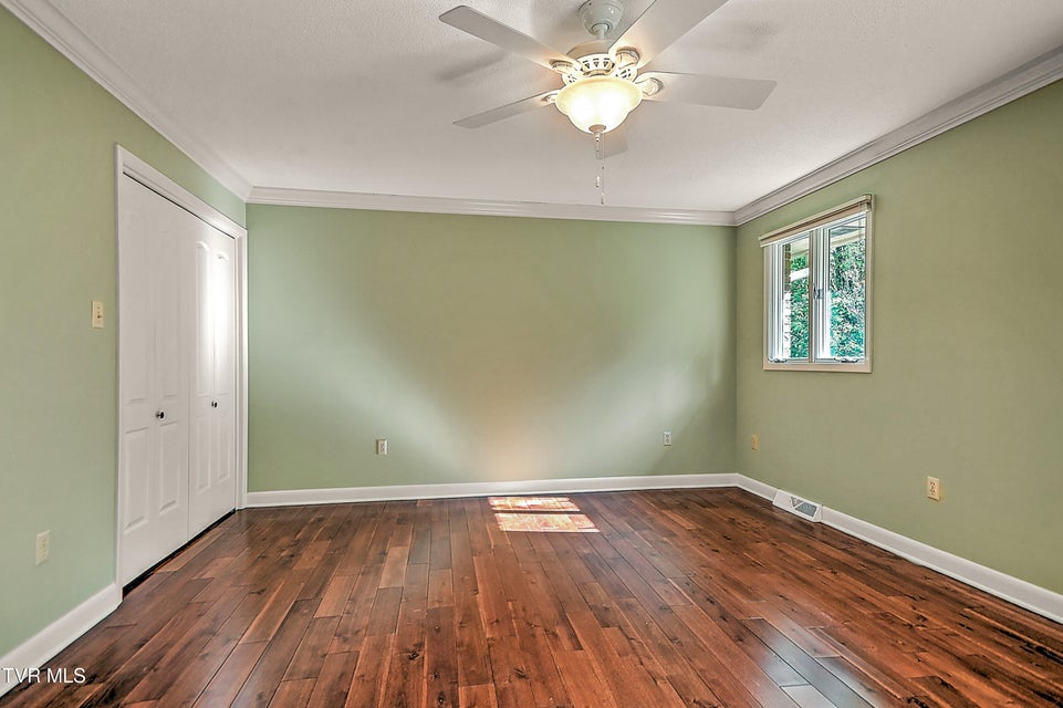 Photo #37: 2704 Suffolk Street