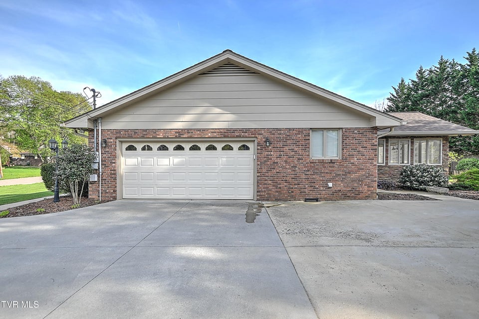 Photo #54: 2704 Suffolk Street