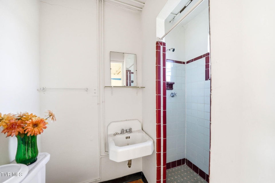 Photo #14: 3209 Memorial Boulevard