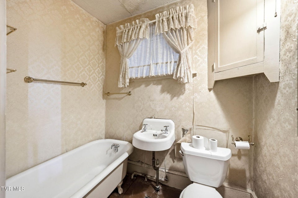 Photo #18: 3209 Memorial Boulevard