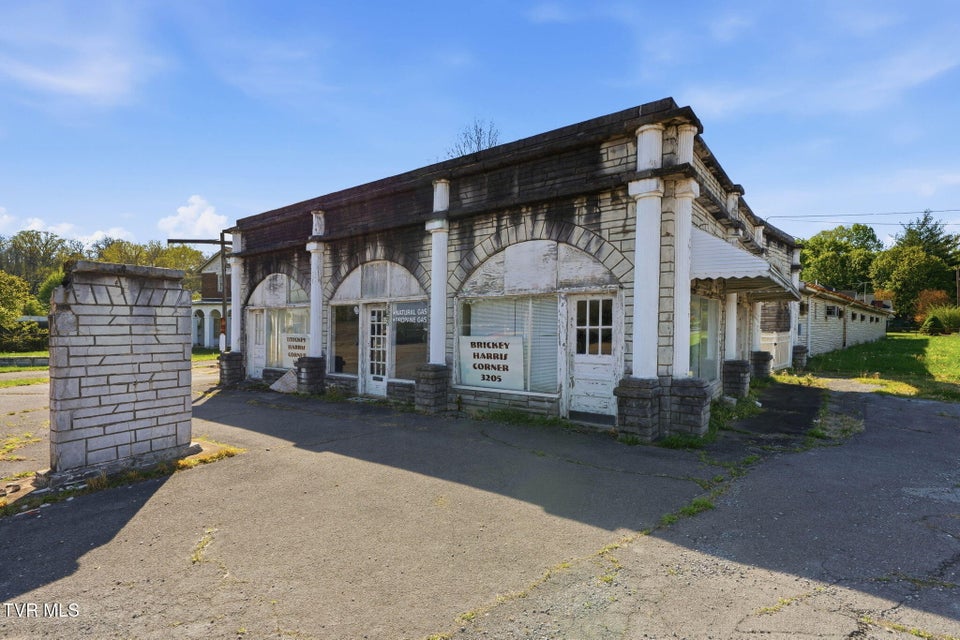 Photo #6: 3209 Memorial Boulevard