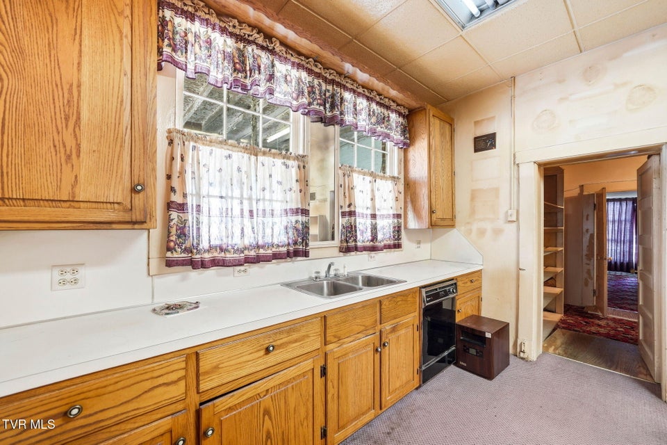 Photo #28: 3209 Memorial Boulevard