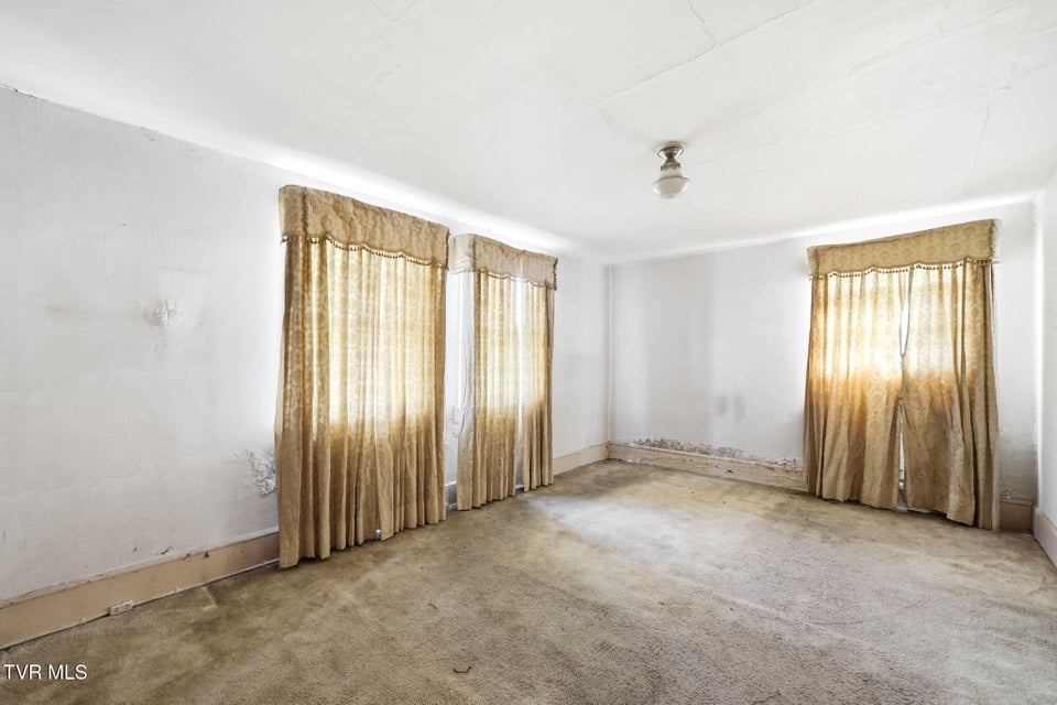 Photo #14: 3209 Memorial Boulevard