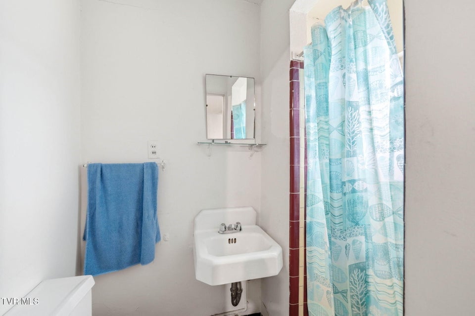 Photo #18: 3209 Memorial Boulevard