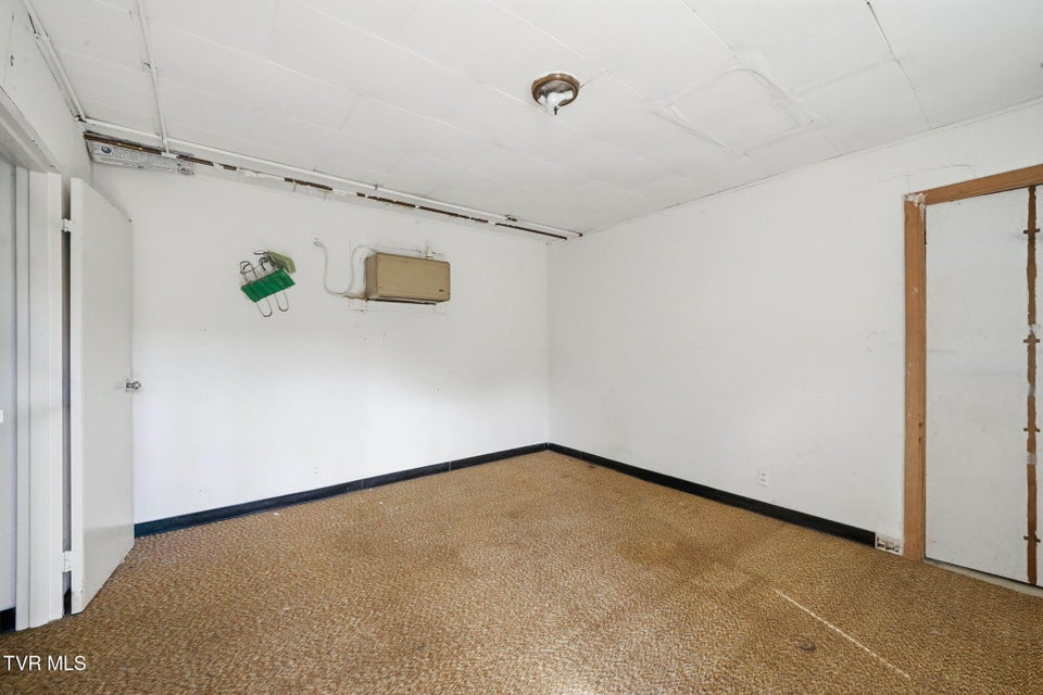 Photo #19: 3209 Memorial Boulevard