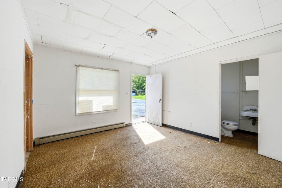 Photo #20: 3209 Memorial Boulevard