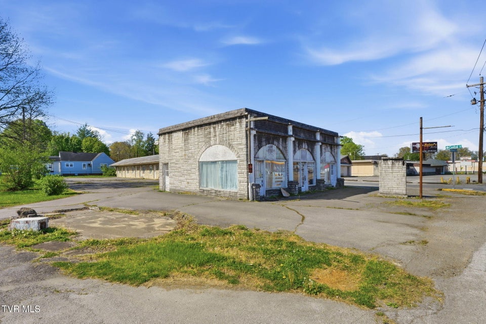 Photo #8: 3209 Memorial Boulevard