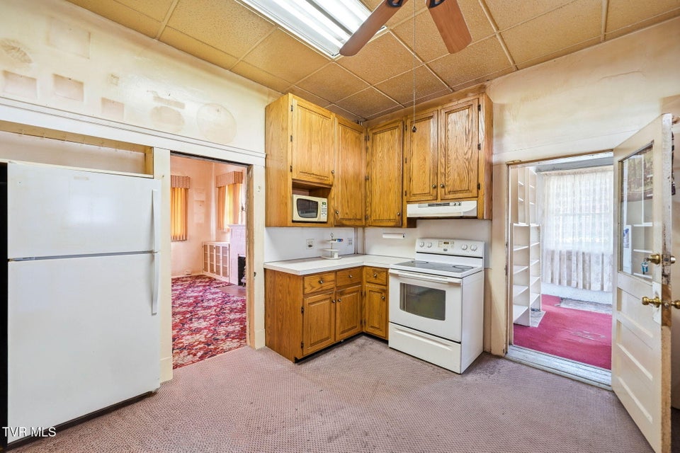 Photo #32: 3209 Memorial Boulevard