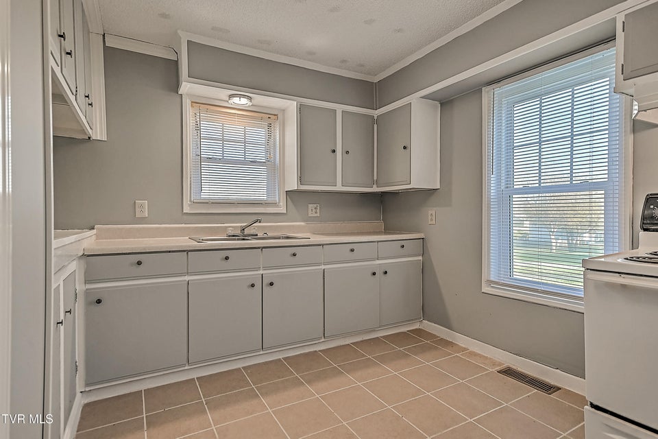 Photo #24: 1408 College Street