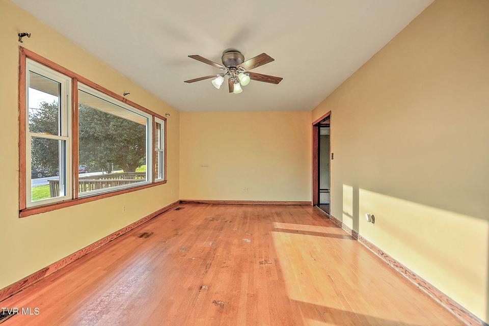 Photo #6: 133 Fairfax Road