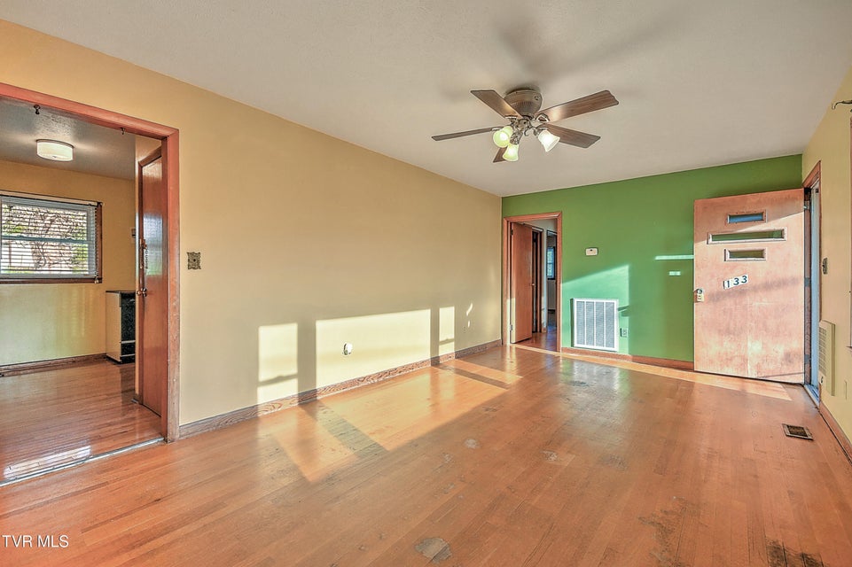 Photo #7: 133 Fairfax Road