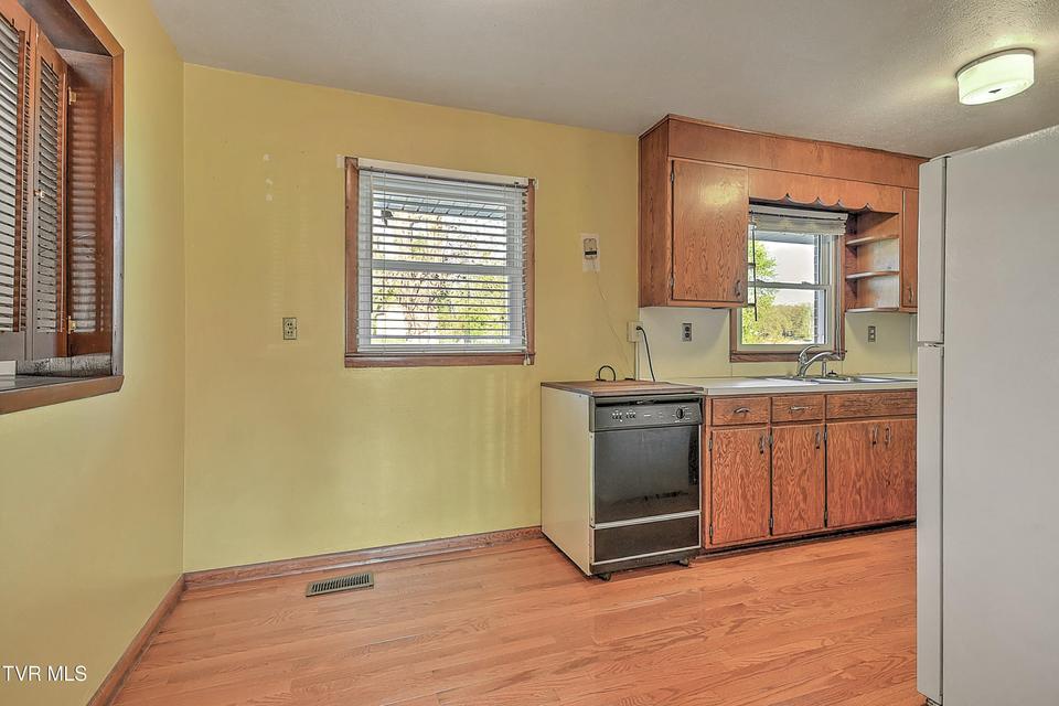 Photo #9: 133 Fairfax Road