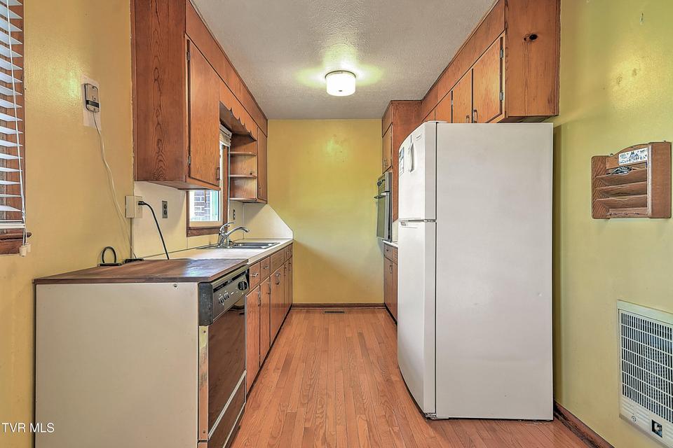 Photo #10: 133 Fairfax Road