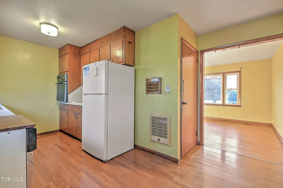 Photo #11: 133 Fairfax Road