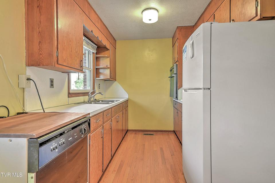 Photo #12: 133 Fairfax Road