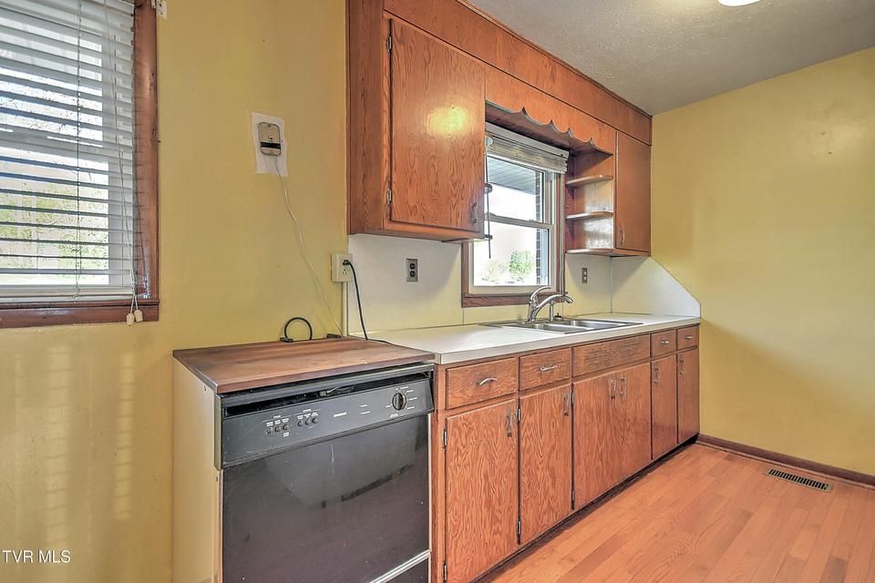 Photo #13: 133 Fairfax Road