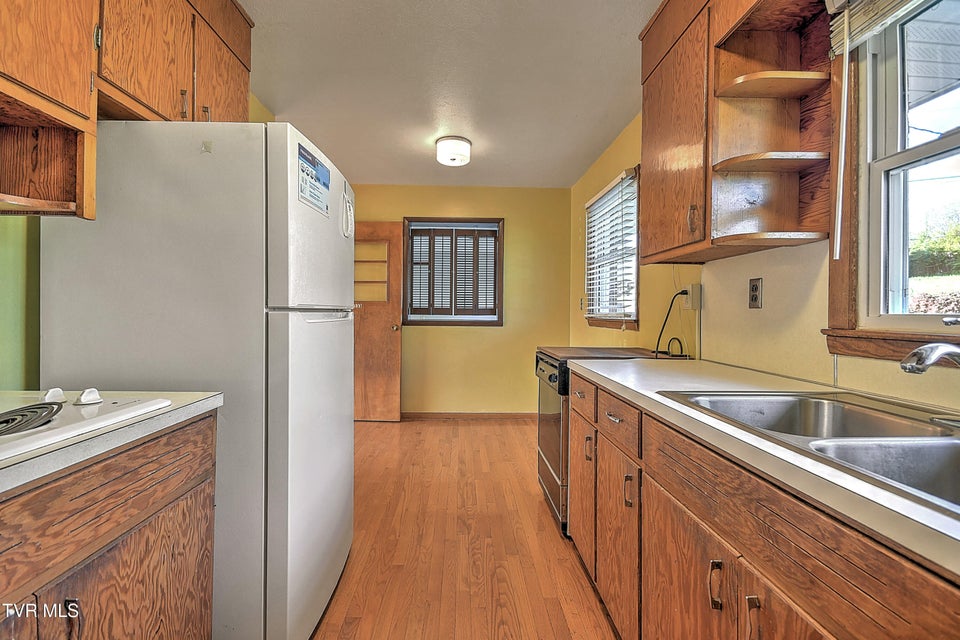 Photo #15: 133 Fairfax Road