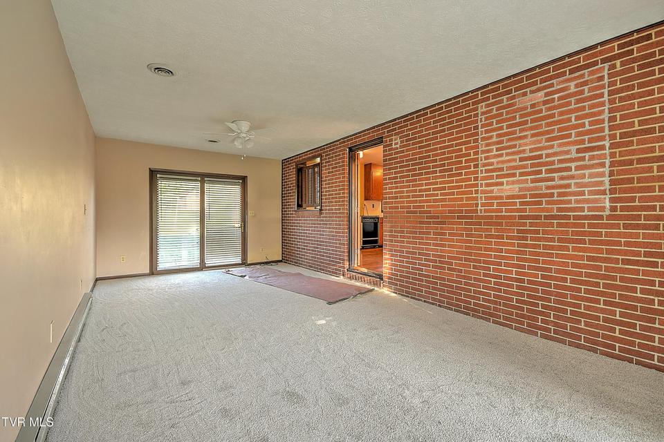 Photo #17: 133 Fairfax Road