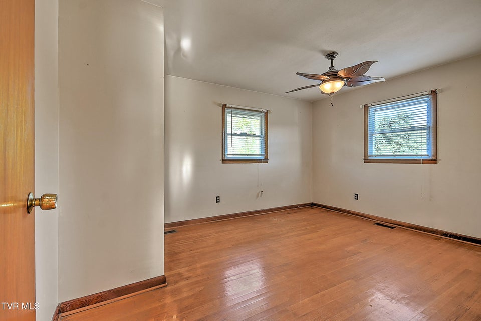 Photo #18: 133 Fairfax Road