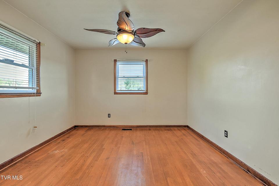 Photo #19: 133 Fairfax Road