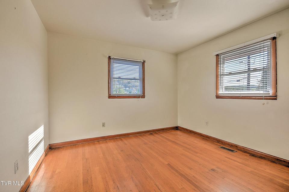 Photo #22: 133 Fairfax Road