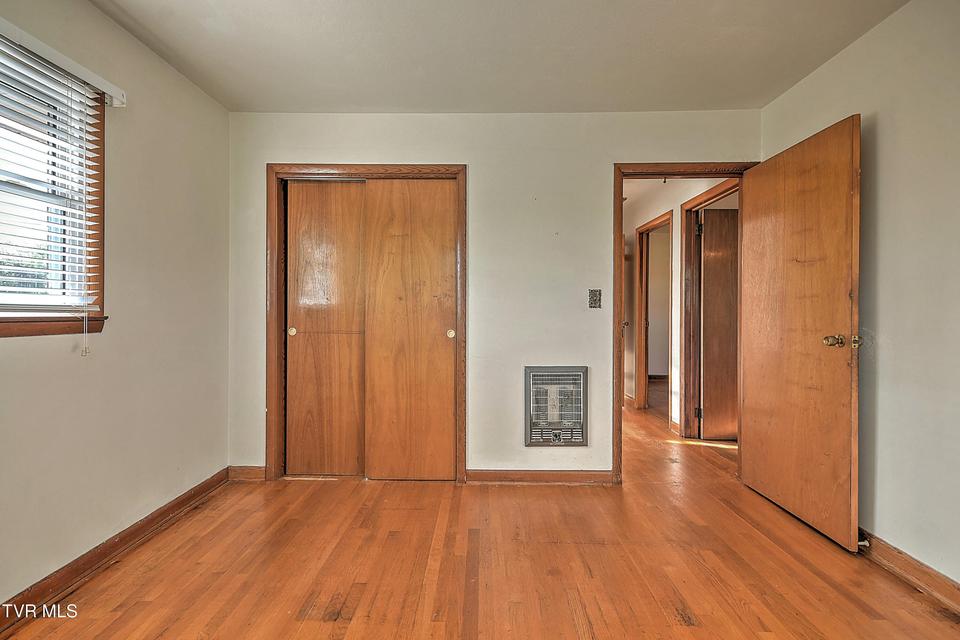 Photo #24: 133 Fairfax Road