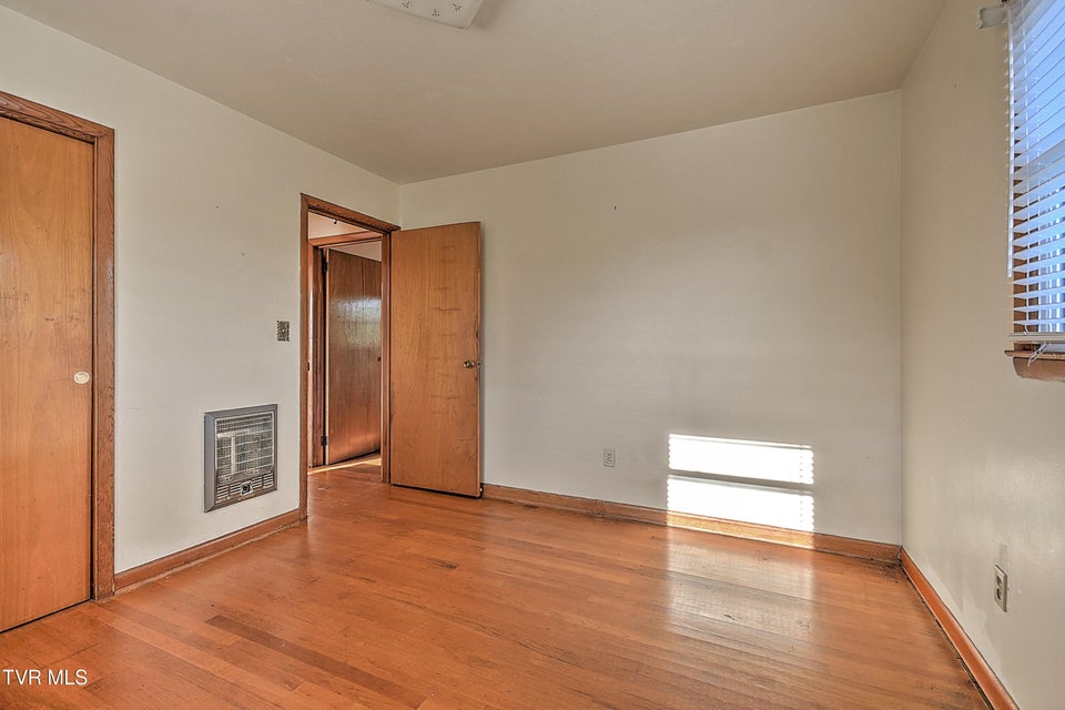 Photo #25: 133 Fairfax Road