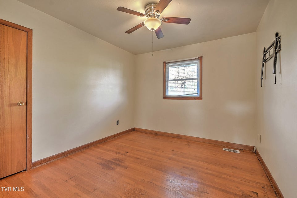 Photo #26: 133 Fairfax Road