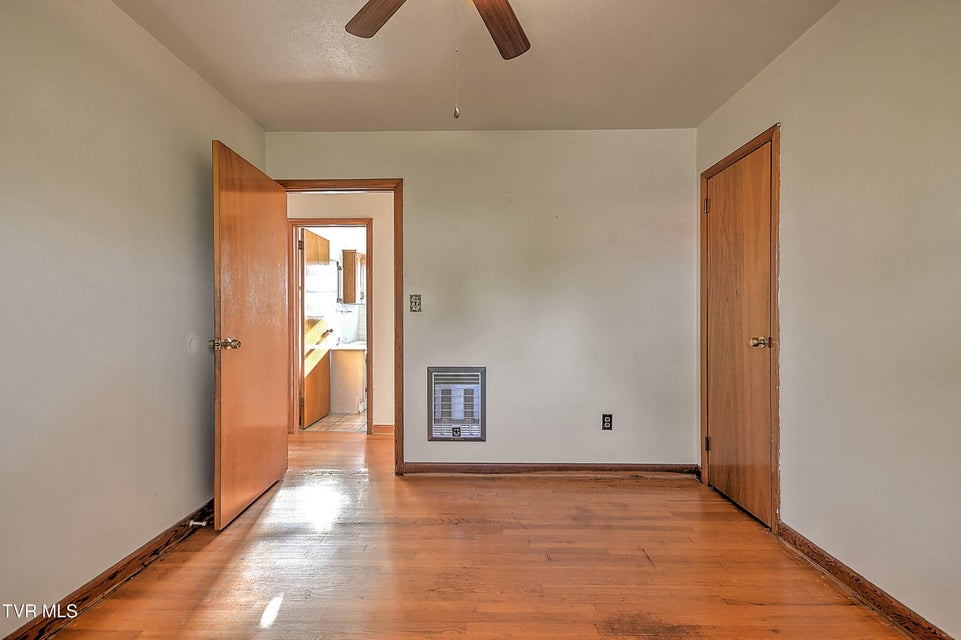 Photo #27: 133 Fairfax Road