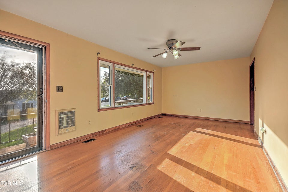 Photo #28: 133 Fairfax Road