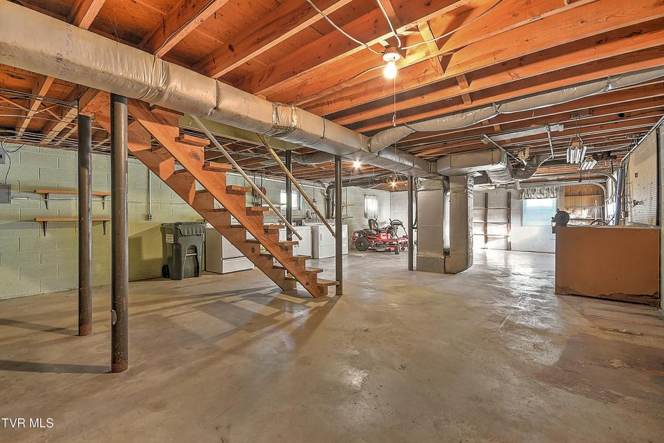 Photo #31: 133 Fairfax Road