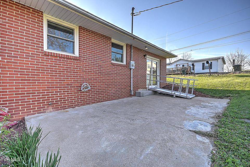 Photo #35: 133 Fairfax Road