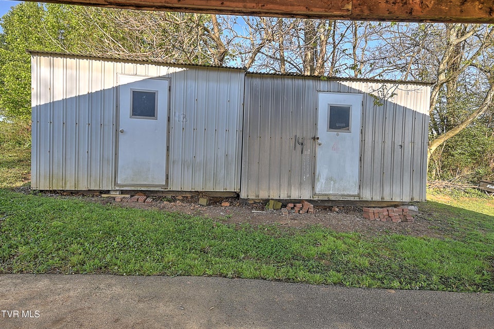 Photo #39: 133 Fairfax Road