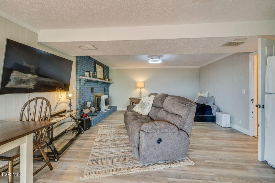 Photo #29: 2001 Welch Road