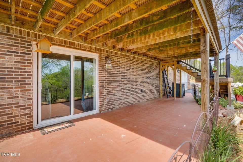 Photo #38: 2001 Welch Road